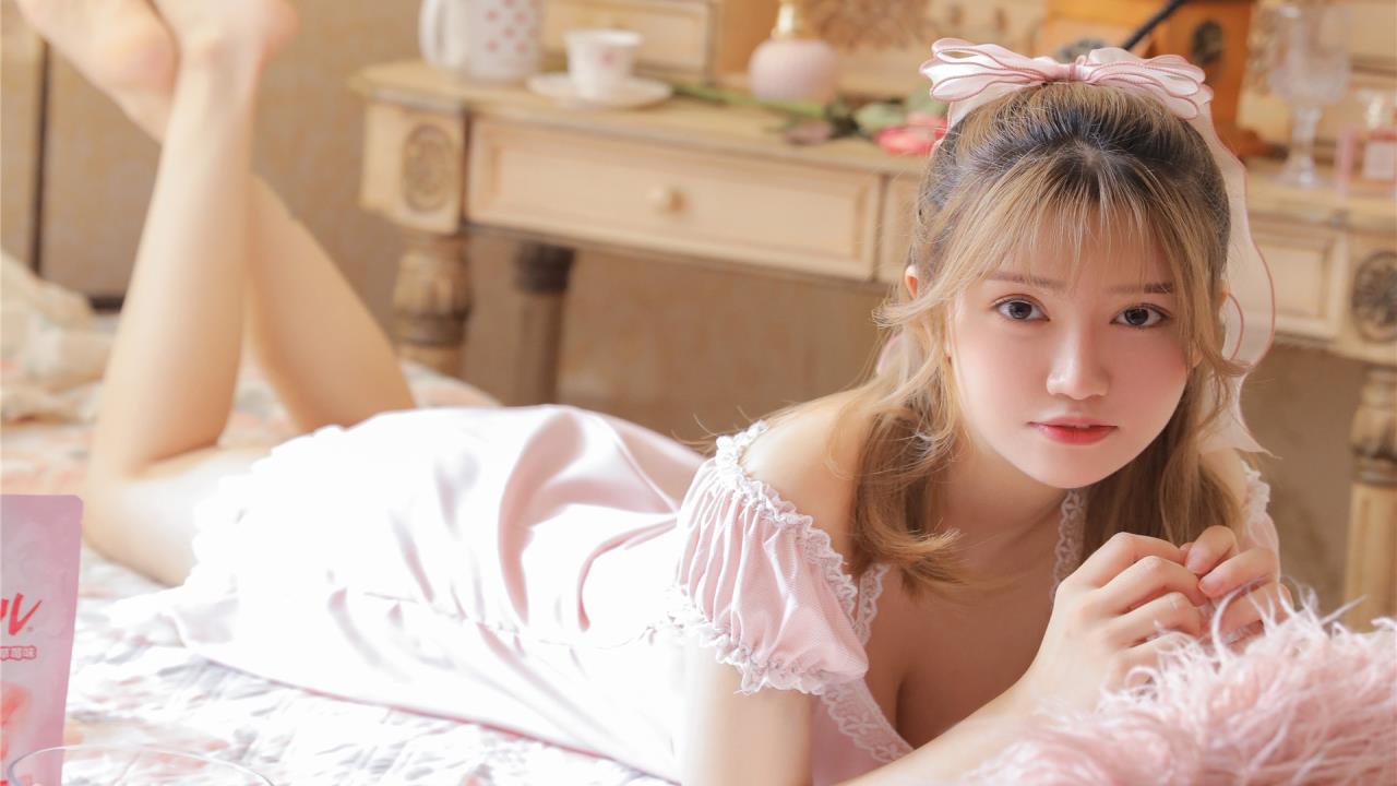 女人精致格局语录:  不以物喜，不以己悲，淡然处世