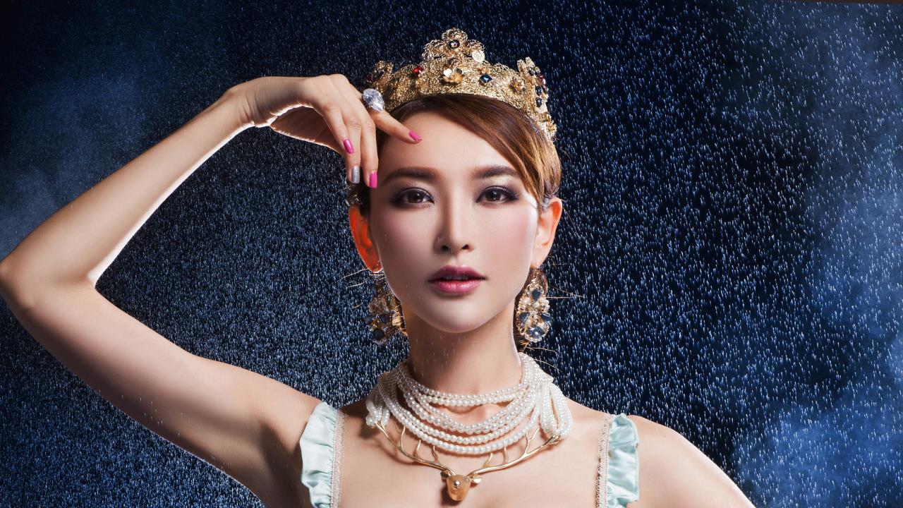 夏晴子苏娅元宵节在线观看:  精彩纷呈的元宵佳节，线上同步观看。